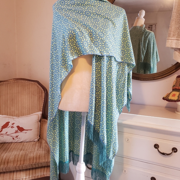 House of Skye Kimono-style Fringed Wrap - Picture 2 of 4